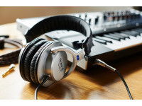 <b>Auscultadores headphones Alta fidelidade Roland RH-200S Silver prateados profissionais estúdio guitarra bateria pianos sintetizadores DJ BEST-SELLER</b> <b>Auscultadores headphones Alta fidelidade Roland RH-200S Silver prateados profissionais estúdio guitarra bateria pianos sintetizadores DJ BEST-SELLER</b>